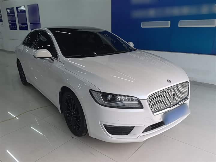 Фото 4 - Lincoln MKZ