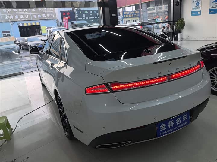 Фото 5 - Lincoln MKZ