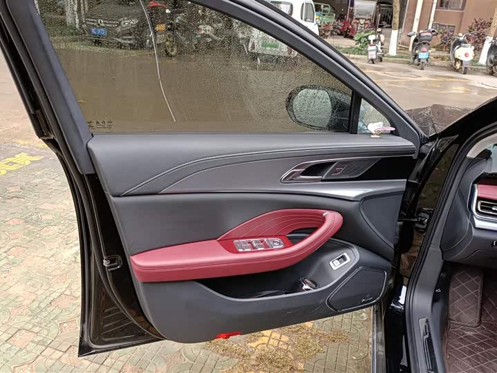 Фото 7 - Hongqi H5