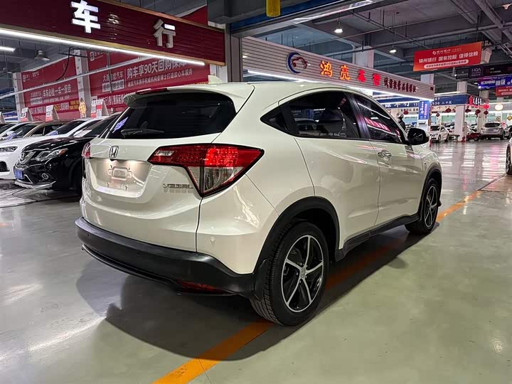 Фото 7 - Honda Vezel