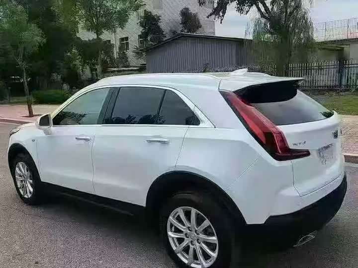 Фото 6 - Cadillac XT4