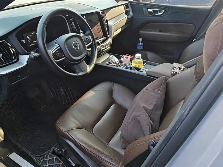 Фото 9 - Volvo XC60