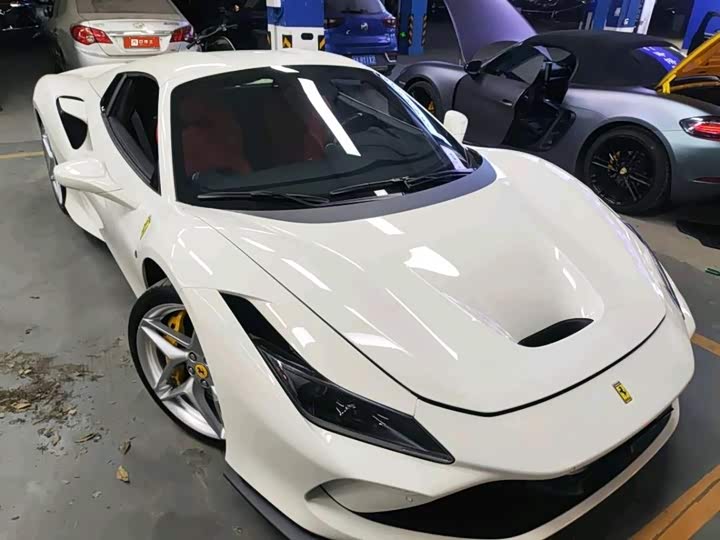 Фото 3 - Ferrari F8