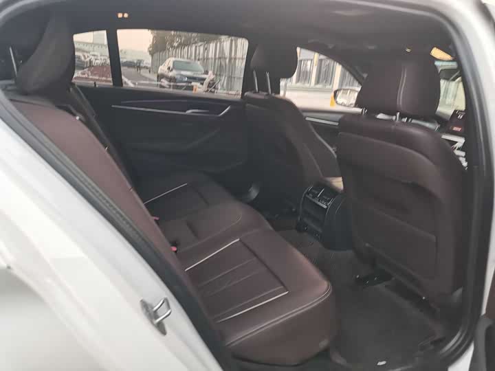 Фото 6 - BMW 5 Series