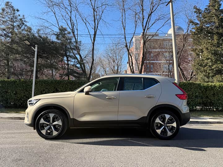 Фото 3 - Volvo XC40