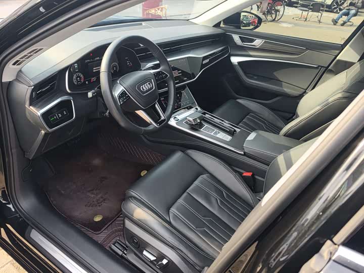 Фото 8 - Audi A6L