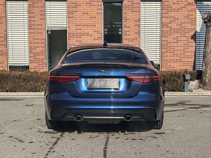 Фото 4 - Jaguar XE L