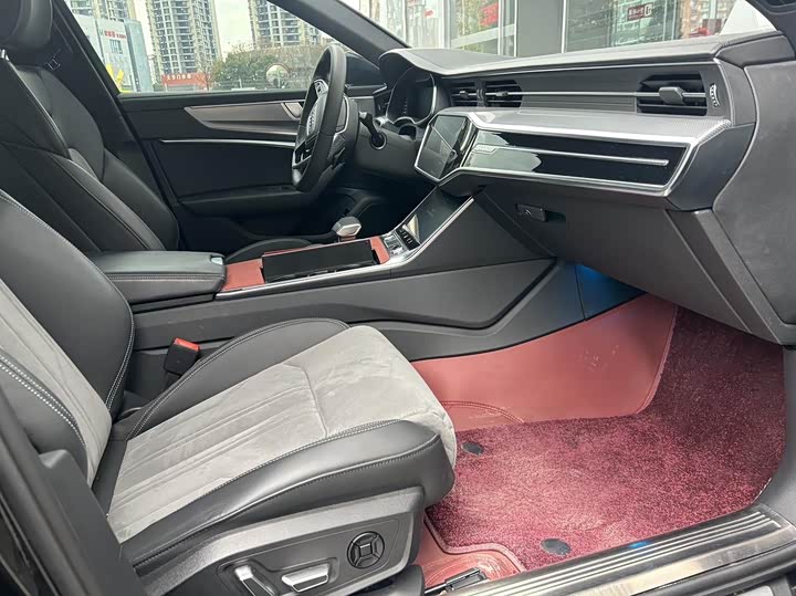 Фото 9 - Audi A6L