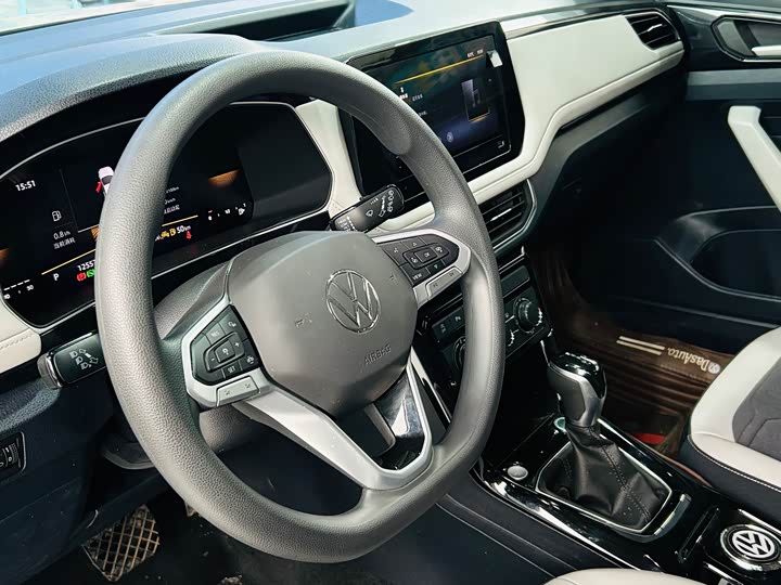 Фото 7 - Volkswagen Tharu