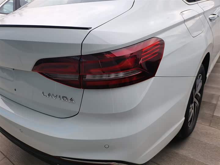 Фото 8 - Volkswagen Lavida