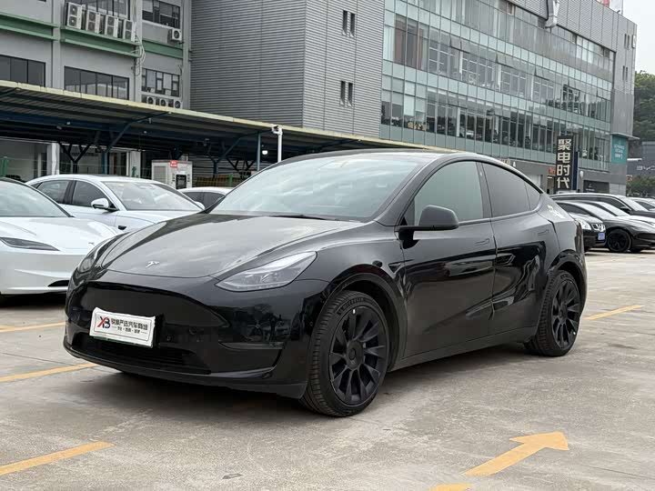 Фото 1 - Tesla Model Y