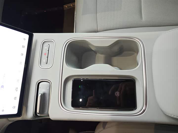 Фото 9 - Nio ES6