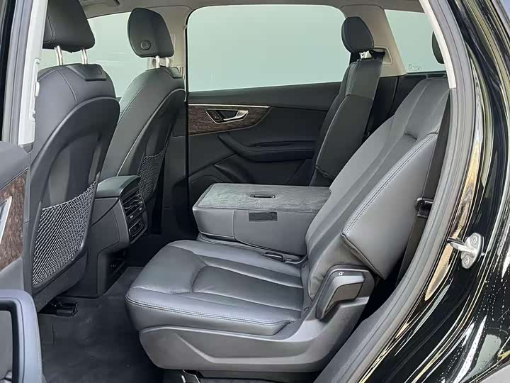 Фото 9 - Audi Q7