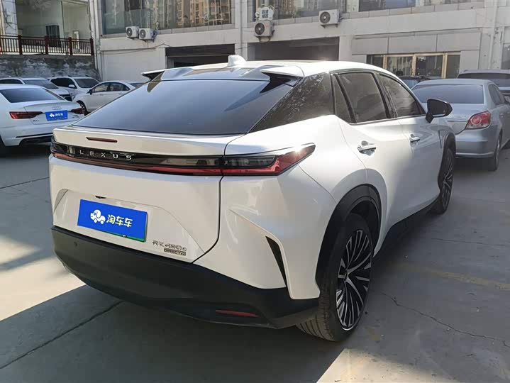 Фото 3 - Lexus RZ