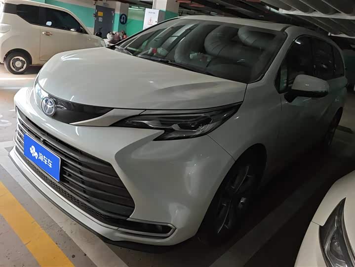 Фото 1 - Toyota Sienna