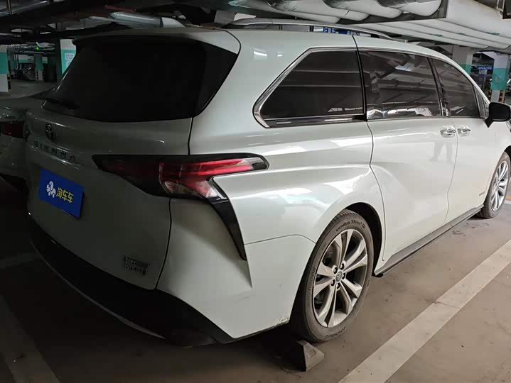 Фото 3 - Toyota Sienna