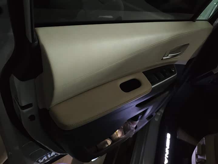 Фото 7 - Toyota Sienna