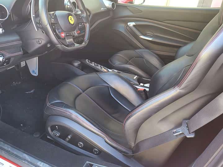 Фото 7 - Ferrari F8