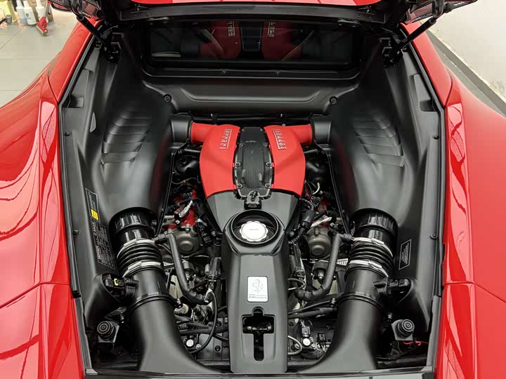 Фото 8 - Ferrari F8