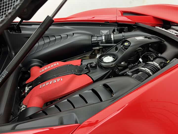 Фото 9 - Ferrari F8