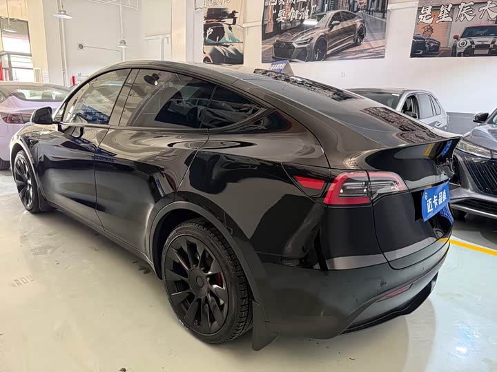 Фото 9 - Tesla Model Y