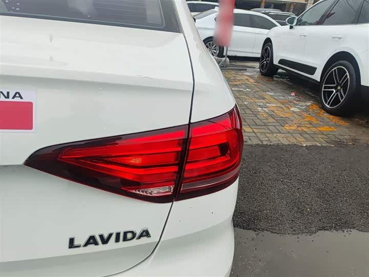 Фото 8 - Volkswagen Lavida