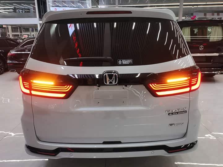 Фото 6 - Honda Elysion