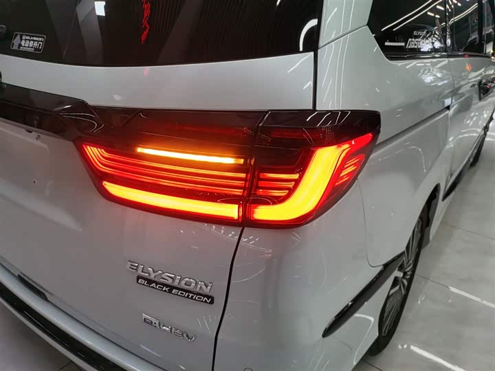 Фото 8 - Honda Elysion