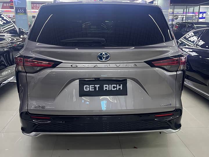 Фото 5 - Toyota Granvia