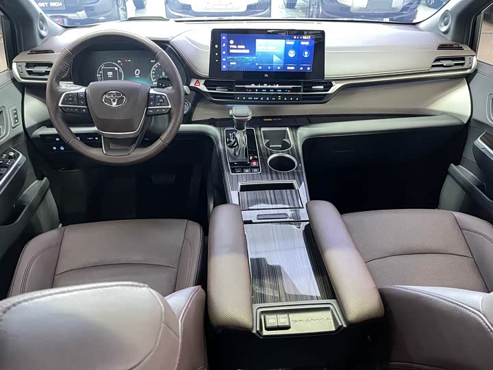 Фото 8 - Toyota Granvia