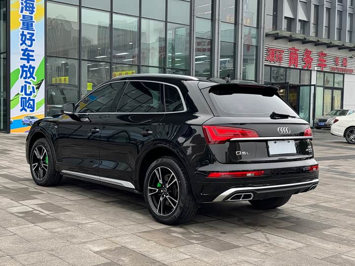 Фото 6 - Audi Q5L
