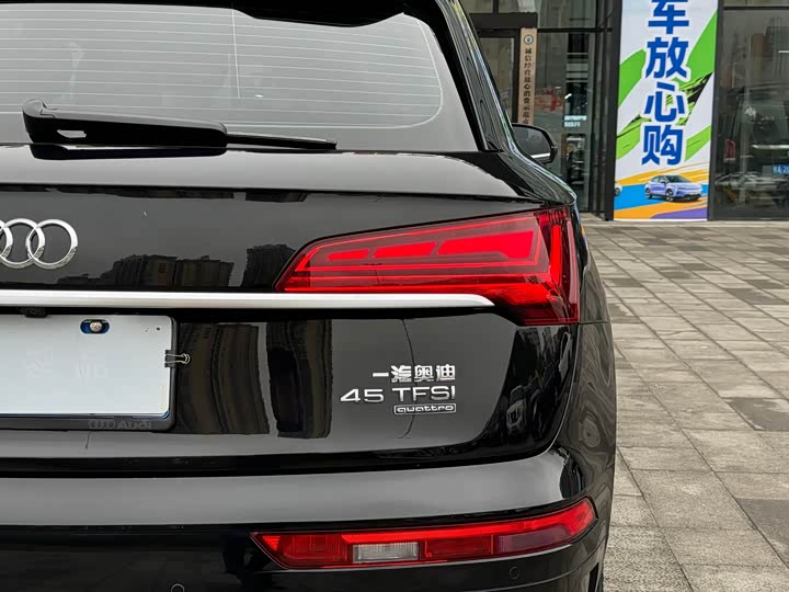 Фото 9 - Audi Q5L