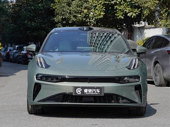 Фото 2 - Zeekr 001