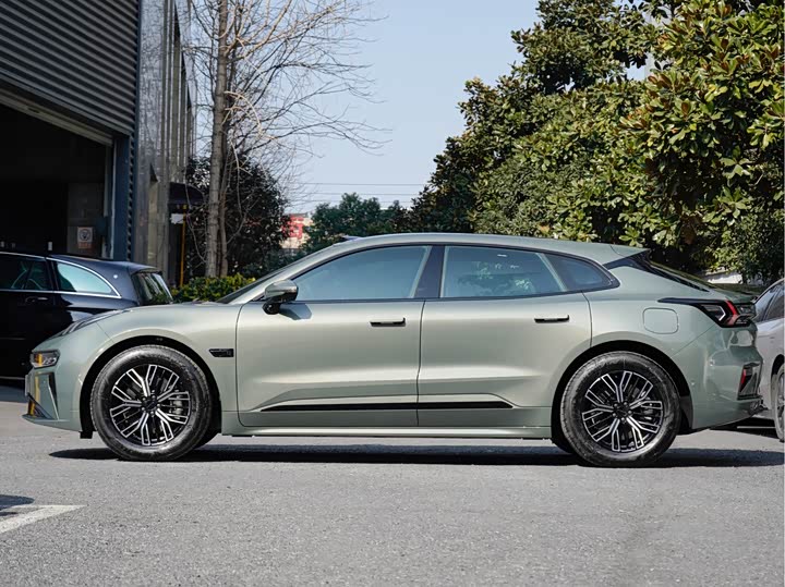 Фото 4 - Zeekr 001