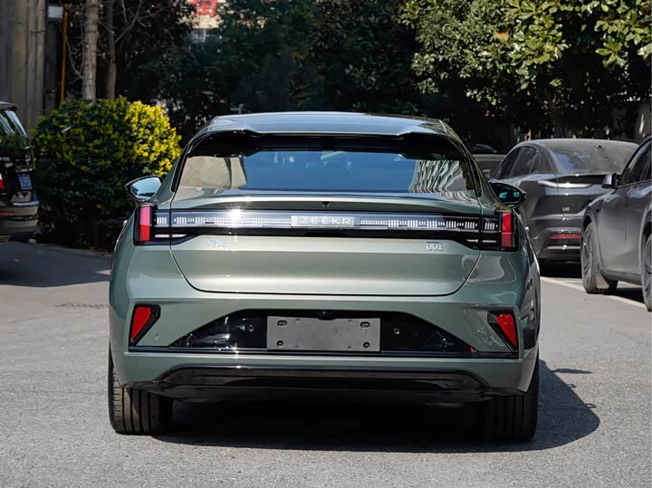 Фото 6 - Zeekr 001