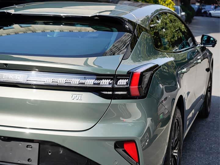 Фото 8 - Zeekr 001