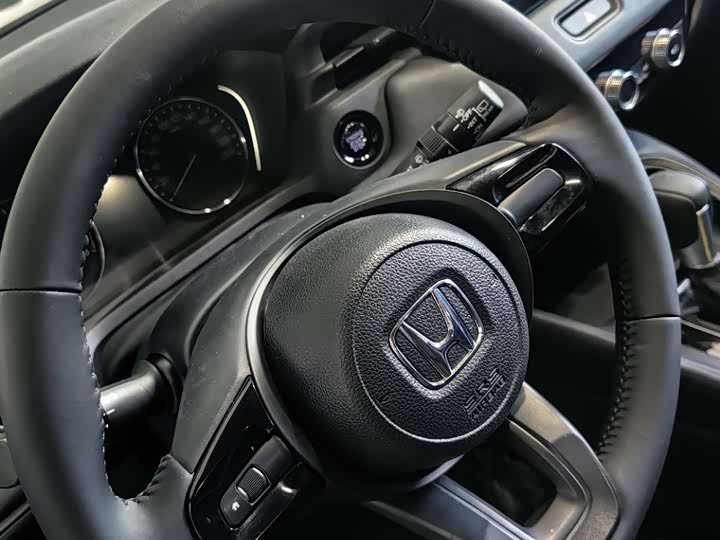 Фото 7 - Honda Vezel