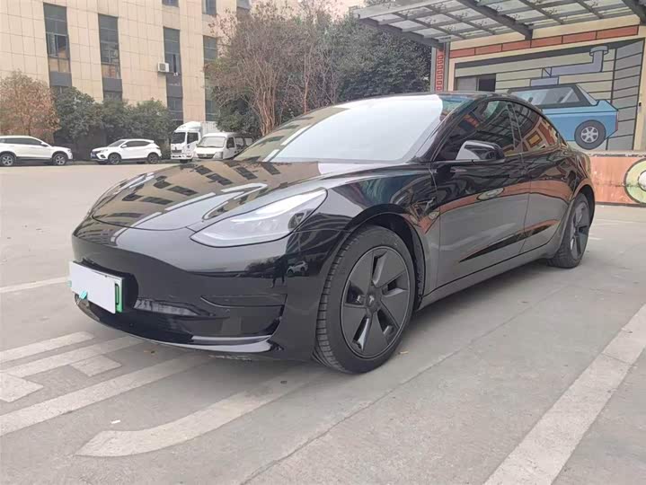 Фото 1 - Tesla Model 3