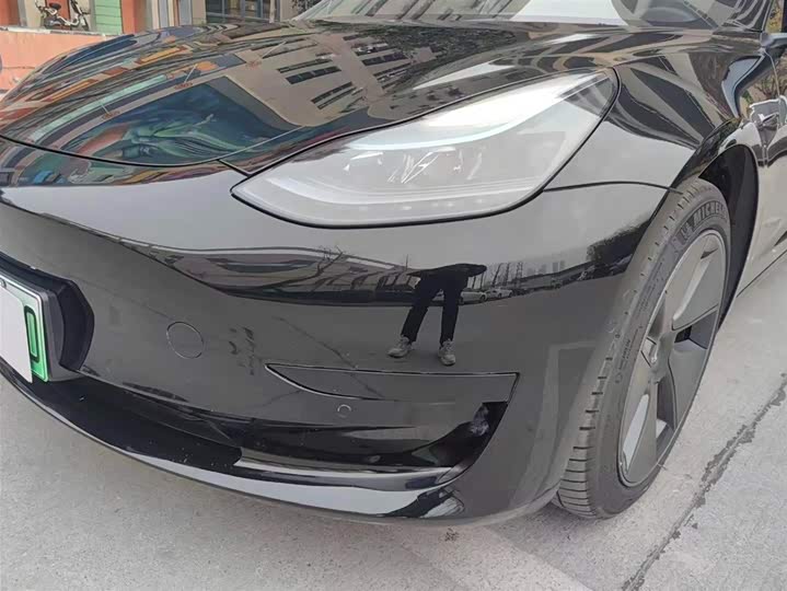 Фото 4 - Tesla Model 3