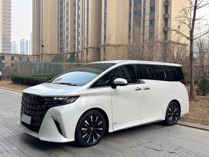 Фото 1 - Toyota Alphard