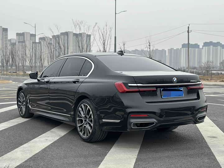 Фото 9 - BMW 7 Series