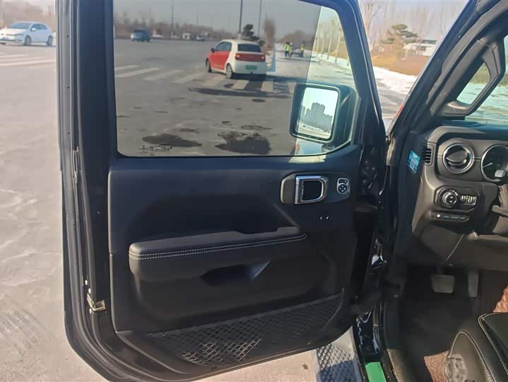 Фото 7 - Jeep Wrangler Hybrid