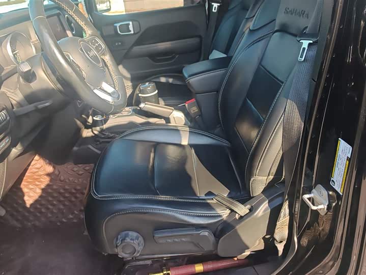 Фото 9 - Jeep Wrangler Hybrid