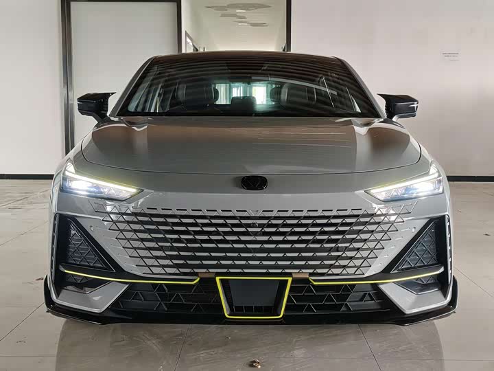 Фото 2 - Changan UNI-V