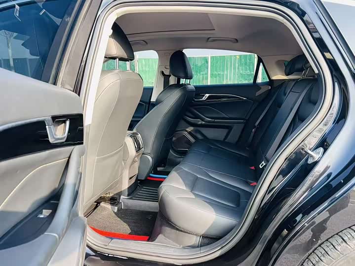 Фото 4 - Bestune B70