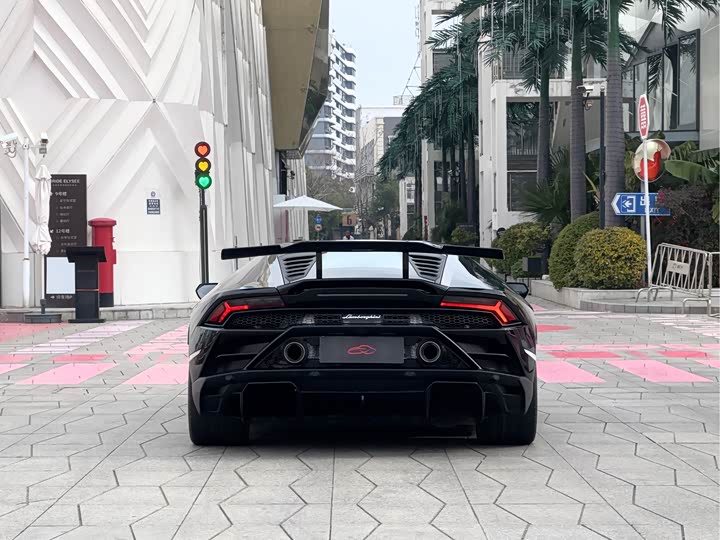 Фото 4 - Lamborghini Huracán