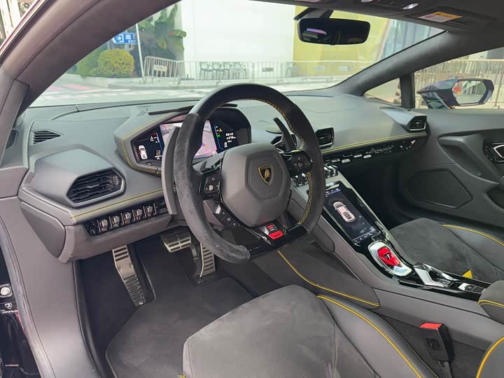 Фото 9 - Lamborghini Huracán