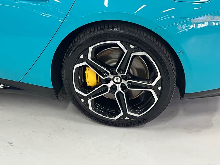 Фото 8 - Xiaomi SU7