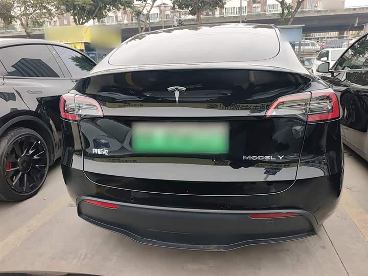 Фото 6 - Tesla Model Y