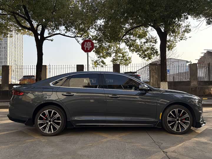 Фото 4 - Geely Preface